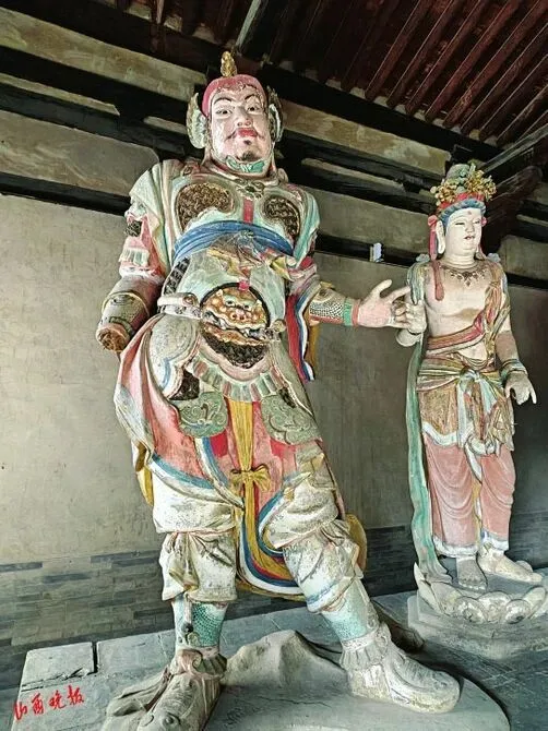 南禅寺护法天王和胁侍菩萨彩塑1