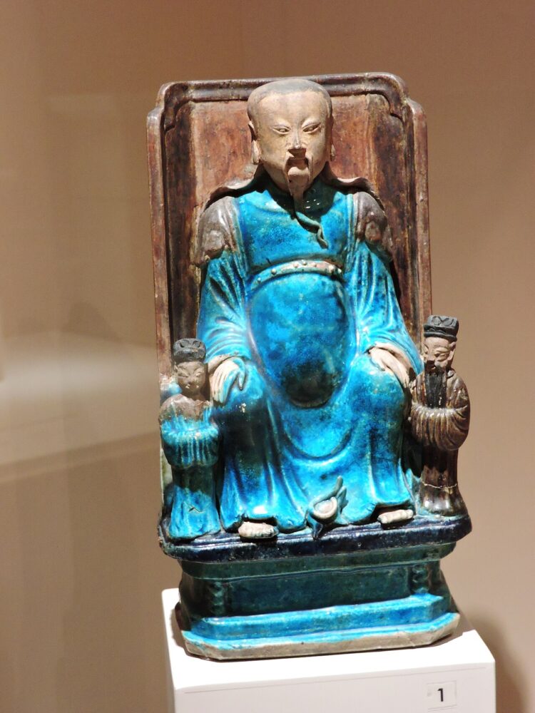 Stoneware with glaze figurine of Guandi, the god of war. Ming Dynasty, 16th-17th cent. (29149300205)